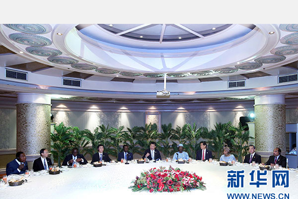 12月5日，國家主席習(xí)近平在約翰內(nèi)斯堡再次集體會見17位非洲國家領(lǐng)導(dǎo)人。 新華社記者 姚大偉 攝